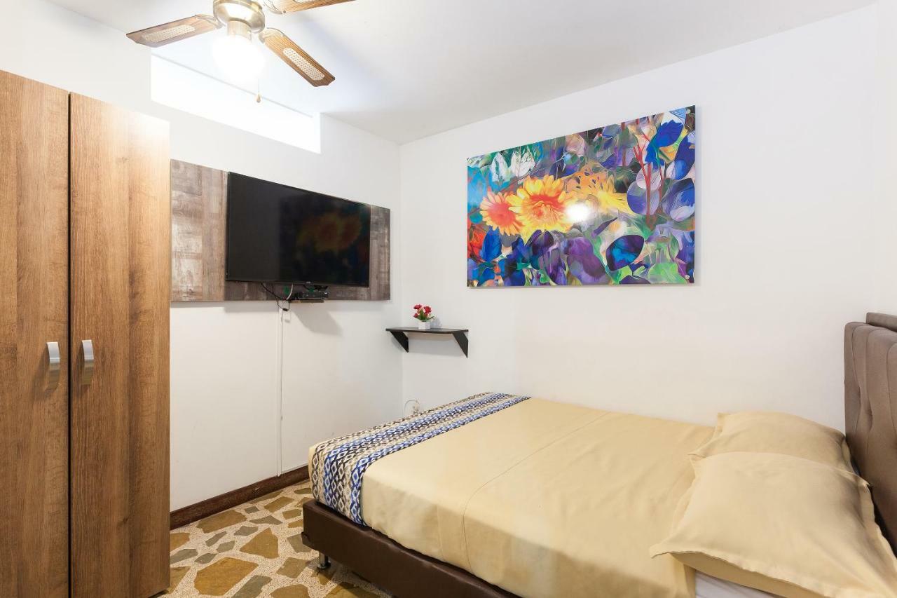 Apartamentos Amoblados Jg De La 70 Medellín Zewnętrze zdjęcie
