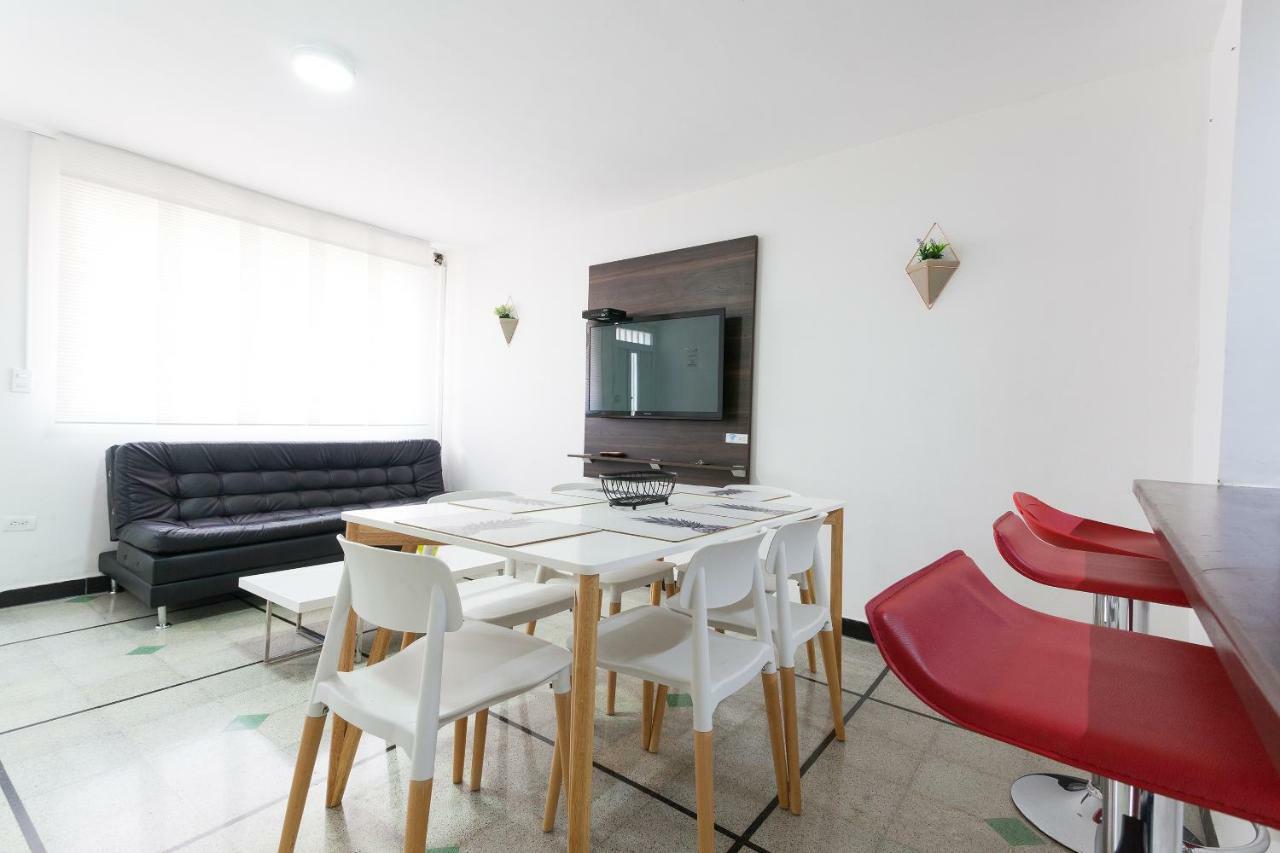 Apartamentos Amoblados Jg De La 70 Medellín Zewnętrze zdjęcie
