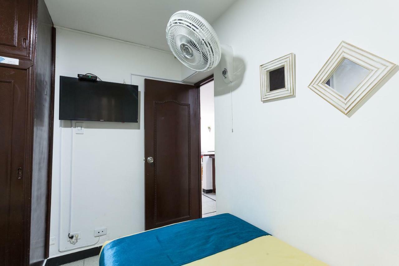 Apartamentos Amoblados Jg De La 70 Medellín Zewnętrze zdjęcie