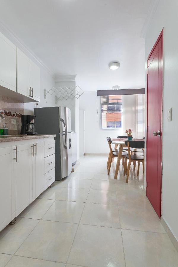 Apartamentos Amoblados Jg De La 70 Medellín Zewnętrze zdjęcie