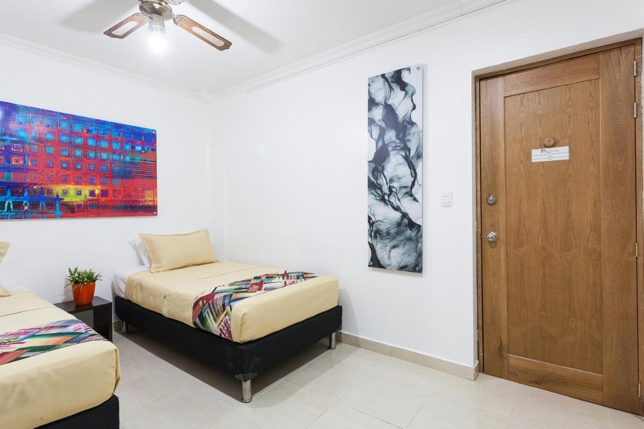 Apartamentos Amoblados Jg De La 70 Medellín Zewnętrze zdjęcie